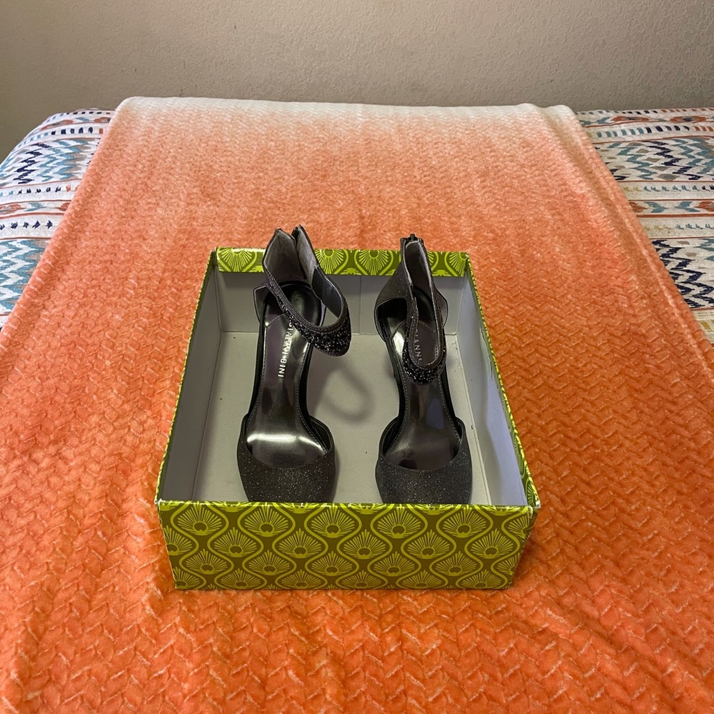 Shoes - Picture 4 of 6